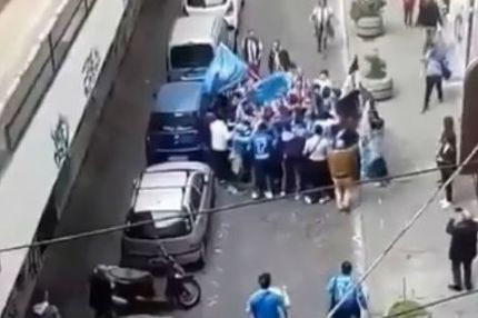 Αυτό συνέβη όταν συναντήθηκαν σ’ ένα μικρό δρομάκι οπαδοί της Γιούβε και της Νάπολι