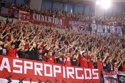 Η Θύρα 7 στα αποδυτήρια του Ολυμπιακού μετά την ήττα