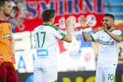 Οι πιτσιρικάδες με τη selfie και τα… κιάλια του Μουνιέ!