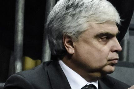 Έστειλαν στην… εξέδρα τον Μάνο Παπαδόπουλο