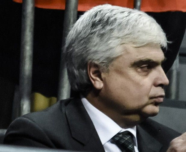 Έστειλαν στην… εξέδρα τον Μάνο Παπαδόπουλο