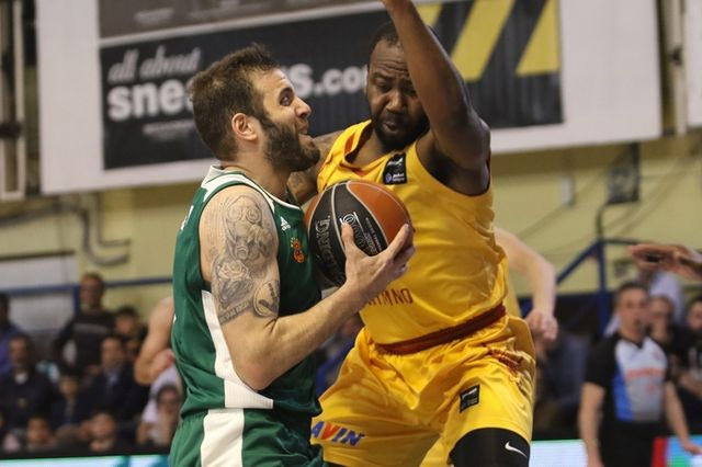 Του Λεκαβίτσιους η μαχαιριά…