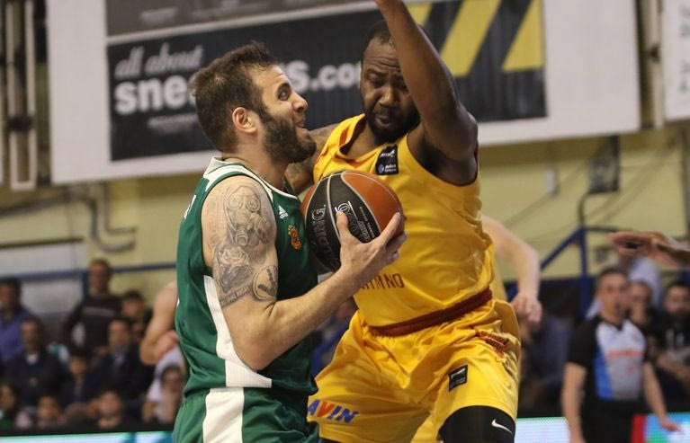 Του Λεκαβίτσιους η μαχαιριά…