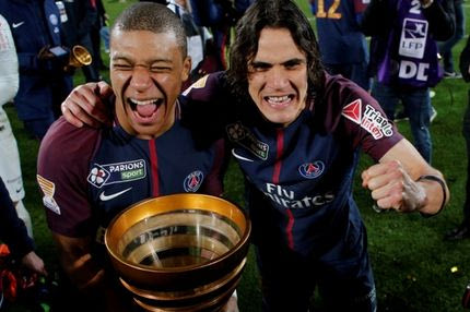 H νέα εμφάνιση της Παρί έφερε… γέλιο και τρολάρισμα!