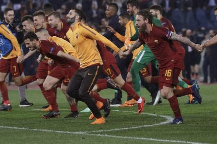 ΣΟΚ! Ρωμαίοι ποδοσφαιρικοί αστέρες σηκώνουν το μεσαίο δάχτυλο στο σήμα της Λίβερπουλ