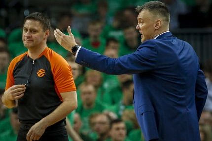 Απείλησε να στείλει παίκτη του στα αποδυτήρια ο Σάρας!