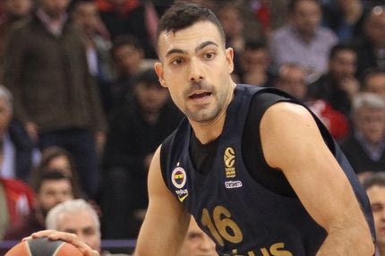 Τα νούμερα του Σλούκα τα είδες στα πλέι οφ;