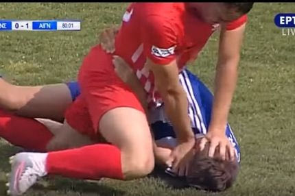 Του έκανε… λαβή και δεν είδε κάρτα!