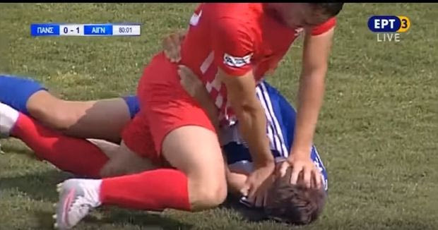 Του έκανε… λαβή και δεν είδε κάρτα!