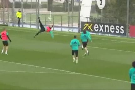 Απίστευτος Κριστιάνο! Επανέλαβε το γκολ-ψαλιδάκι!