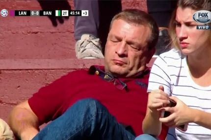 Πήρε ο ύπνος οπαδό κατά τη διάρκεια ντέρμπι!