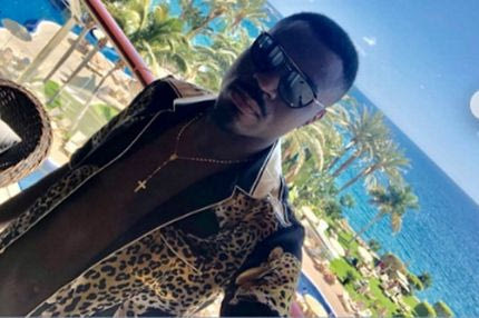 Η Λας Πάλμας πέφτει, ο Εμενίκε ποζάρει με… λεοπαρδαλέ πουκάμισο