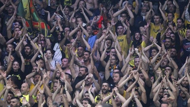 Aυτή είναι η πιο εντυπωσιακή παρουσία στην εξέδρα της ΑΕΚ