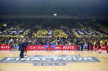 To εντυπωσιακό κορεό των φίλων της ΑΕΚ για τα δύο ευρωπαϊκά τρόπαια!