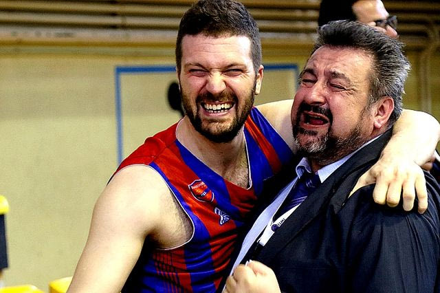 Ούρλιαζε μπροστά στην κάμερα ο Αλευρογιάννης (VIDEO)