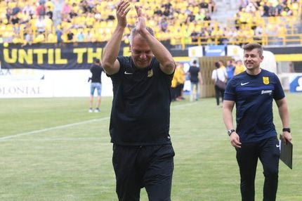 Τον ανέβασε στη Super League, όμως λέει “αντίο”