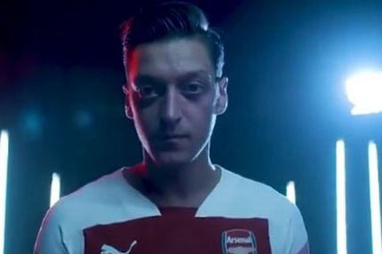 Η νέα φανέλα της Άρσεναλ έχει… ξεβαμμένο μανίκι!