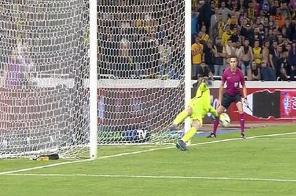 Γίγαντας Μπάρκας, σούπερ απόκρουση στο πέναλτι του Πρίγιοβιτς!