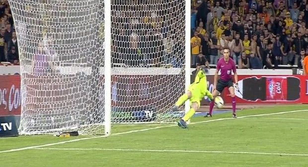 Γίγαντας Μπάρκας, σούπερ απόκρουση στο πέναλτι του Πρίγιοβιτς!