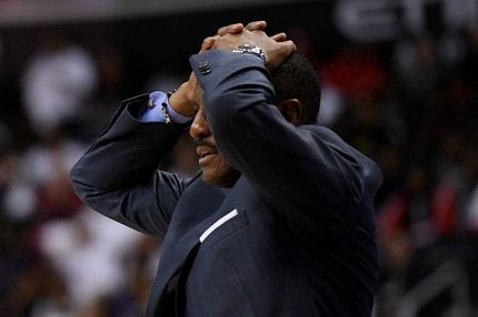 Απολύεις τον καλύτερο προπονητή της χρονιάς; Βεβαίως…