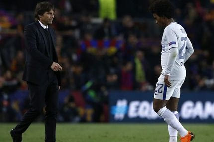 Τσαντίστηκε και “εξαφάνισε” τον Κόντε από την φωτογραφία με την κούπα!