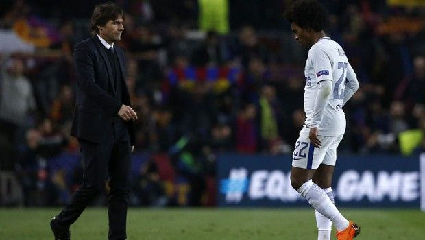 Τσαντίστηκε και “εξαφάνισε” τον Κόντε από την φωτογραφία με την κούπα!