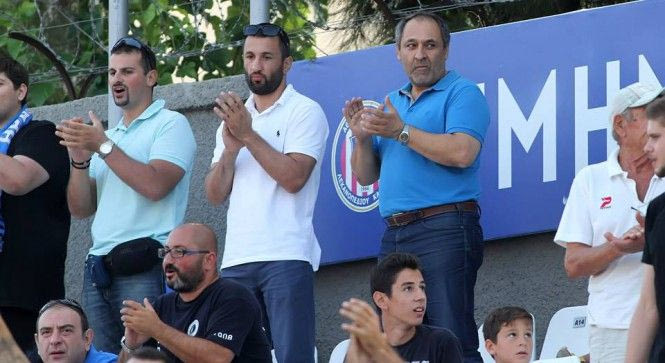 Με τους οπαδούς ο Παπαθανασάκης