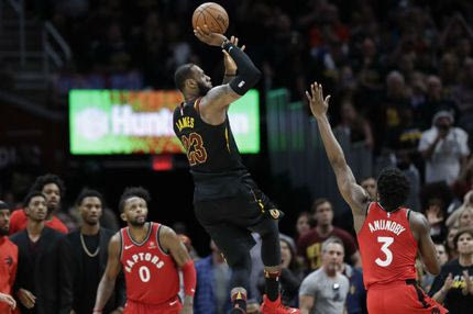 Ο Λεμπρόν συμβούλεψε κανείς να μην δοκιμάσει το buzzer beater του γιατί μπορεί να χτυπήσει!