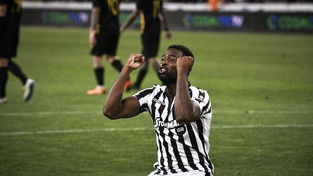 Τρομερός Βαρέλα: στο γκολ του Βιεϊρίνια πανηγύριζε μόνος του!