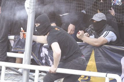 Οπαδοί του ΠΑΟΚ πάτησαν στον… στίβο του ΟΑΚΑ