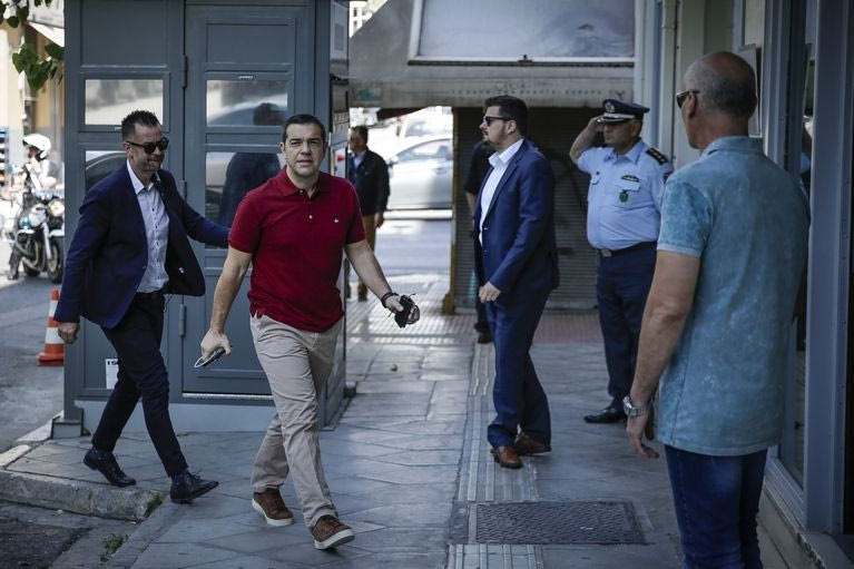 Στα… κόκκινα ο Τσίπρας