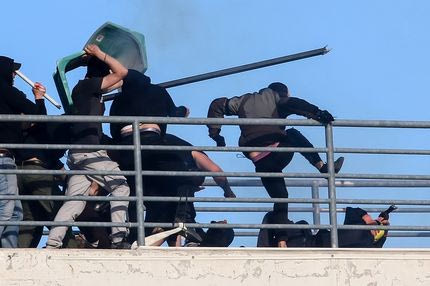 Ελλάς το μεγαλείο σου: Ακόμα δεν έχουν περάσει από δίκη οι 30 συλληφθέντες του Βόλου!