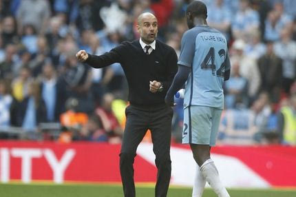 Πώς ο Γκουαρδιόλα “σπρώχνει” τον Τουρέ στη Γιουνάιτεντ