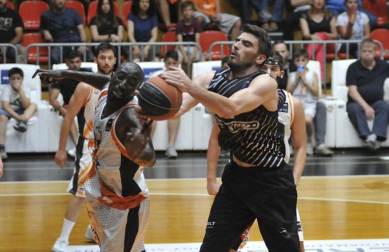 Βγήκαν οι σκούπες στην Πάτρα!