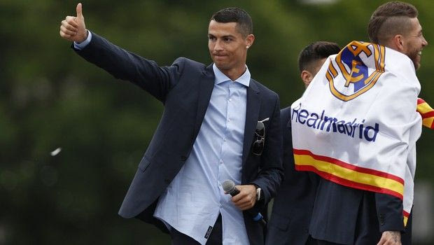 Μένει ο Ρονάλντο με… 50.000.000 ευρώ το χρόνο!