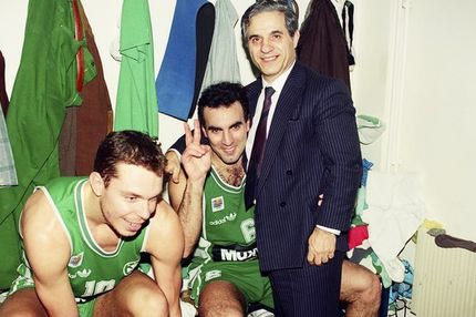 Η σορός του Παύλου Γιαννακόπουλου σε λαϊκό προσκήνυμα