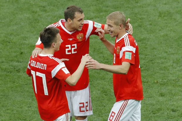 Η σέξι Ρωσίδα τον έστειλε Γιουβέντους, ο μπαμπάς του στην Άρσεναλ!