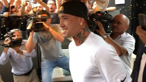 Τέτοια υποδοχή από τους οπαδούς, πού να φανταζόταν ο Ναϊνγκολάν!