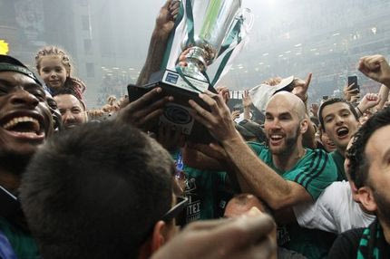 Ο Καλάθης ντριμπλάρει και τους… δημοσιογράφους