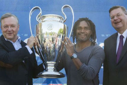 Αποθέωση για Καρεμπέ στο “Μπερναμπέου”