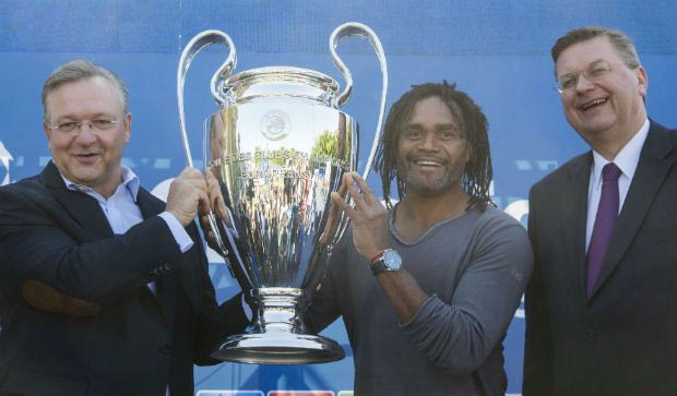 Αποθέωση για Καρεμπέ στο “Μπερναμπέου”