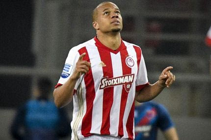 Ο Οφόε στη Γάνδη με… φώτο του Μέσι!