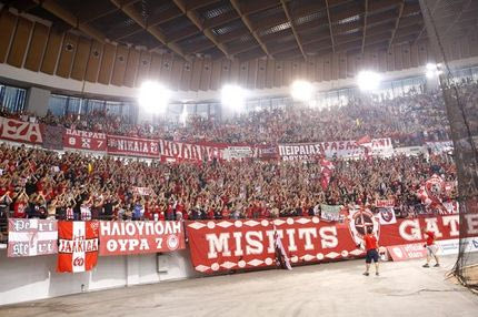 Tρομερές καταγγελίες από Ολυμπιακό για προκλήσεις αστυνομικών σε οπαδούς