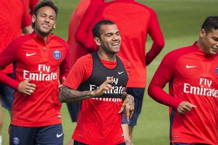 Κλείνει… πονηρά το μάτι στην Μίλαν παικταράς της Παρί!