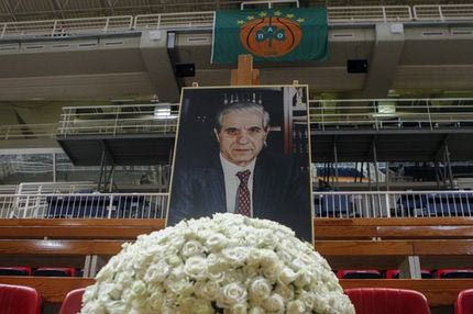 Φωτογραφία και ανθοδέσμες στη θέση του Παύλου Γιαννακόπουλου