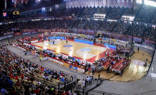 Ύβρεις, κροτίδες και… ντου σε φύλλο και έκθεση