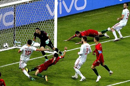 Οι ωραίοι, οι ξενέρωτοι και τα ερωτηματικά