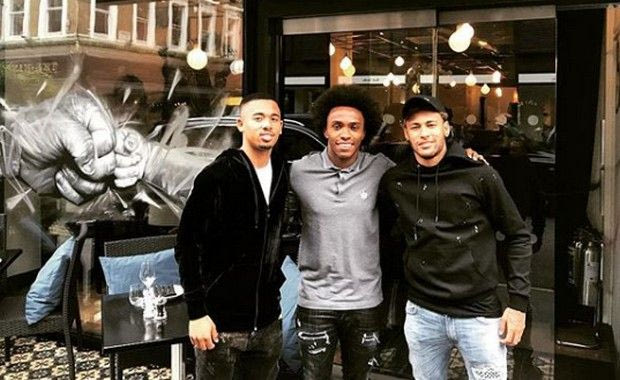 Τρώγοντας (με την εθνική Βραζιλίας) στου… Γουίλιαν