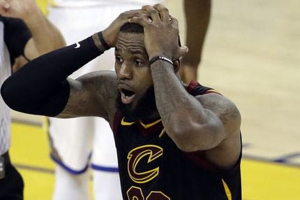 Η (όχι τόσο απίθανη) συνωμοσία πίσω από την απόφαση του Λεμπρόν