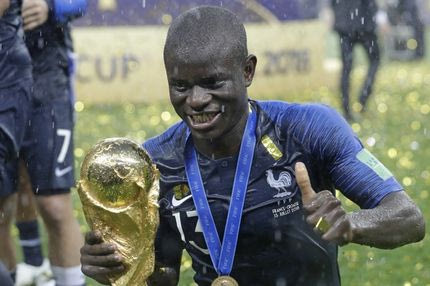 Είναι κοντός, είναι ωραίος και ντρεπόταν να ζητήσει το τρόπαιο